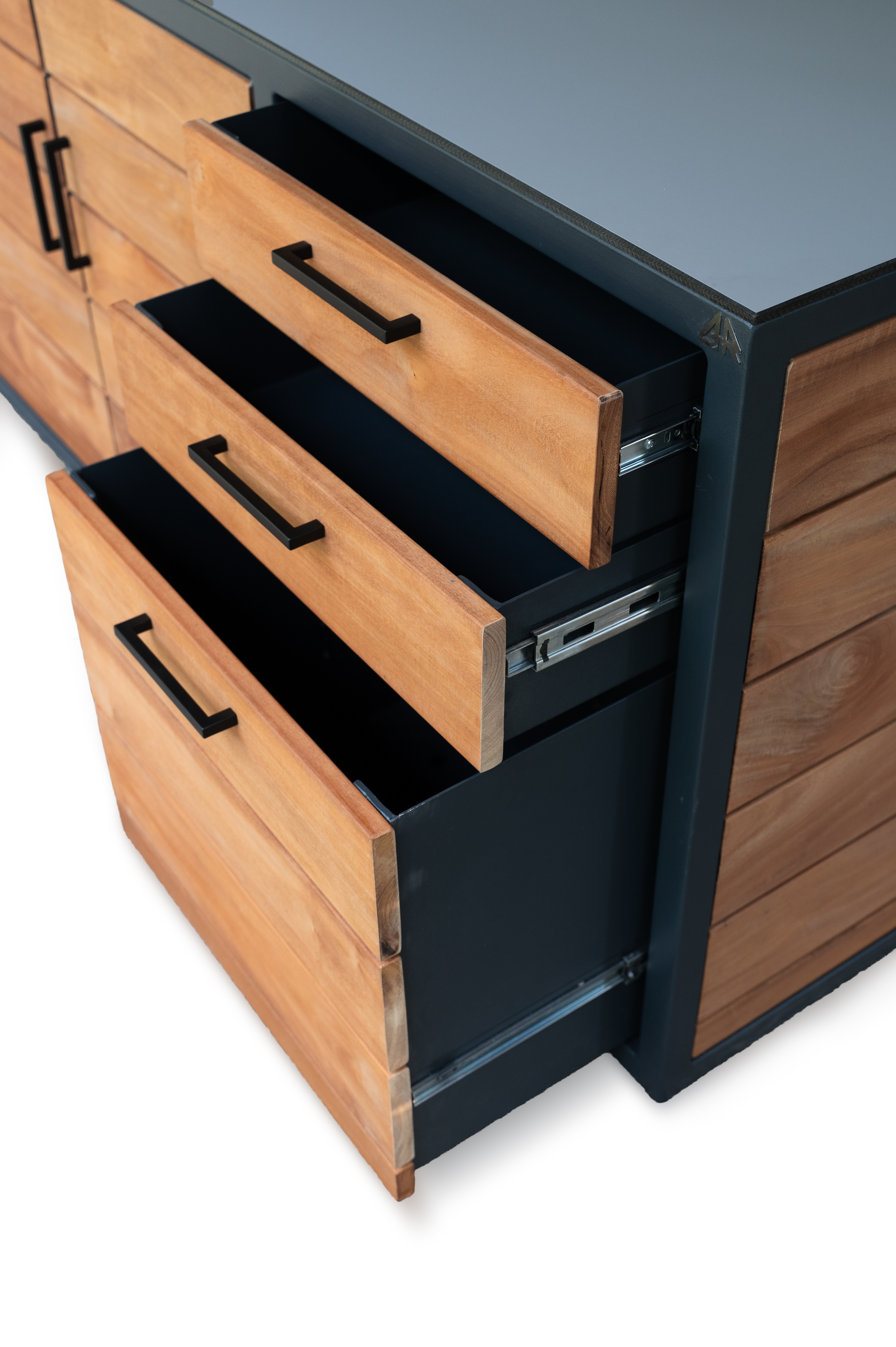 Detail zásuvek venkovní kuchyně